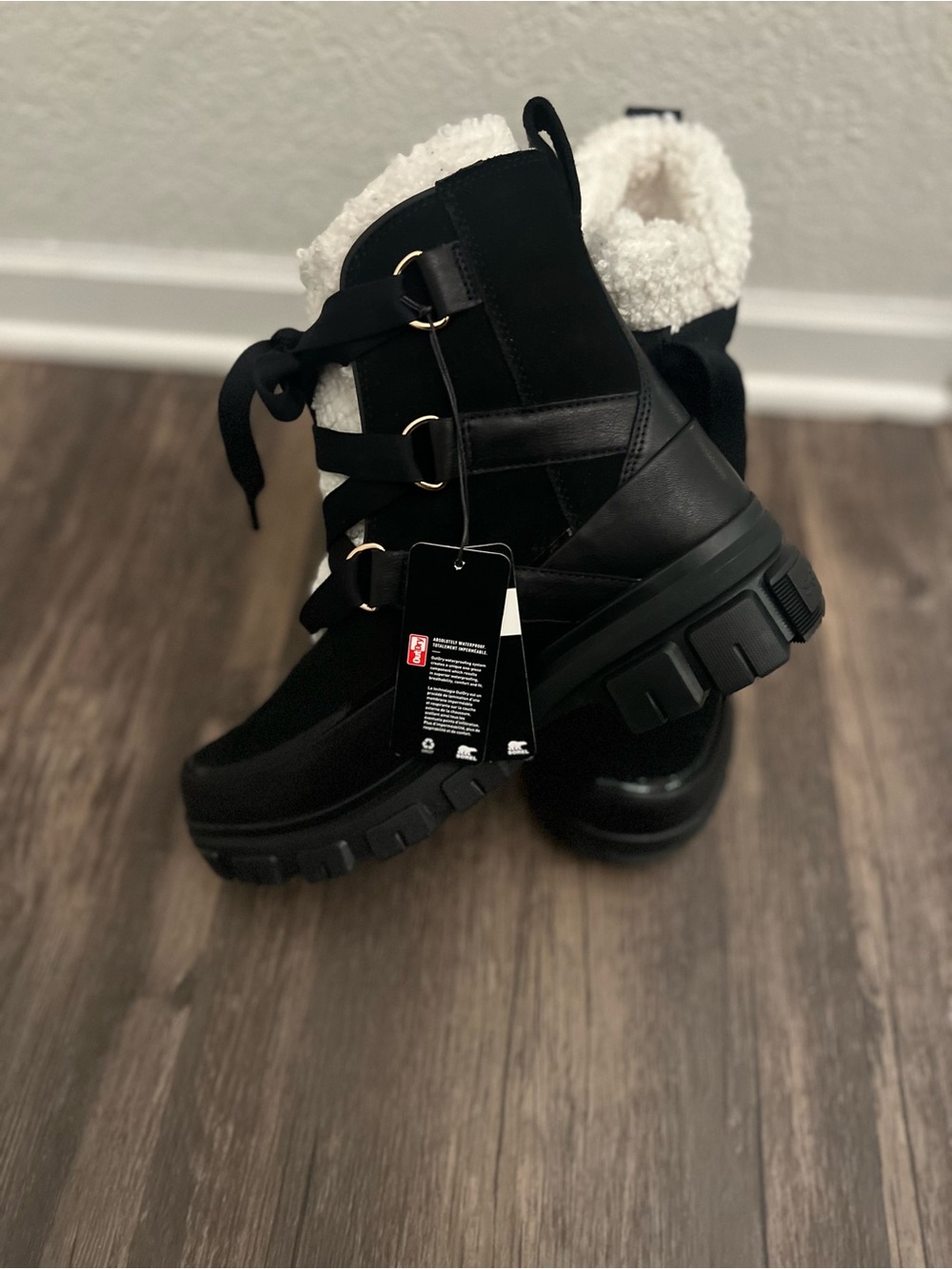 Sorel Out N About IV Cozy Waterproof Winter Boots Black Women’s Size 9 NWT